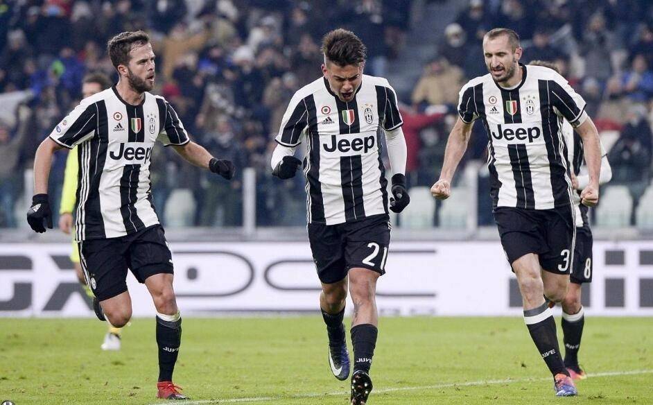 足球断球的最佳时机是什么？（足球抢断的最佳时刻是什么？）