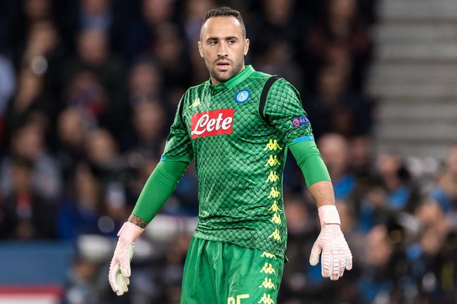 欧冠决赛用球谍照：包含白+深紫，灵感来自举办城市布达佩斯（欧冠决赛用球疑似曝光：白+深紫配色，设计灵感源于布达佩斯）