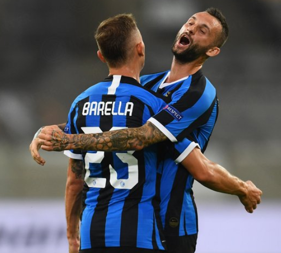 雷迪克执教水平上升，詹姆斯一数据联盟第一，湖人三巨头越打越猛（雷迪克执教提升，詹姆斯一项数据领跑联盟，湖人三巨头越战越勇）