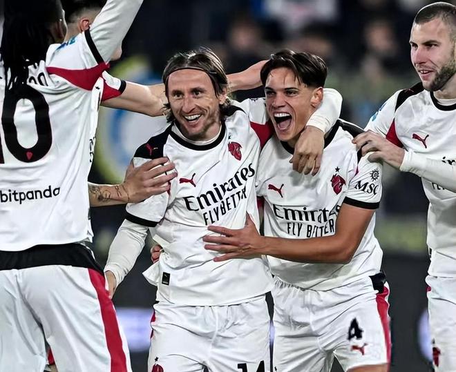 东契奇19分＆詹姆斯10分，湖人半场落后7分（半场战报：东契奇19分，詹姆斯10分，湖人暂落后7分）