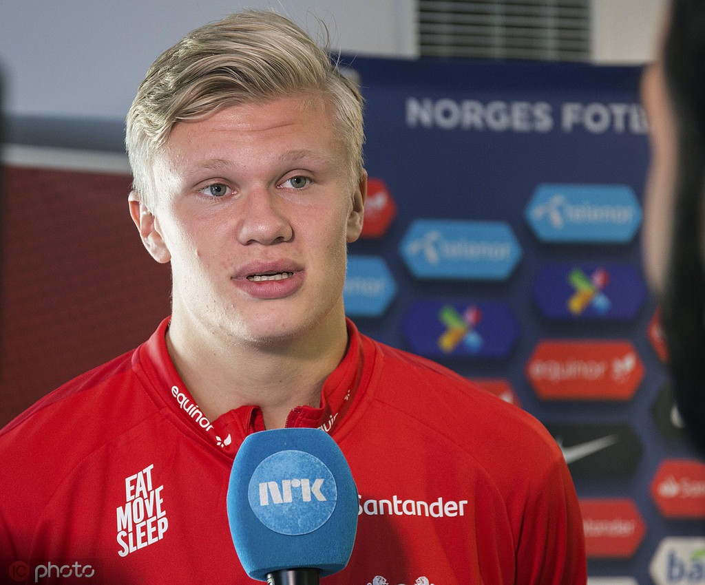 邮报：特朗普送C罗一把白宫金钥匙，该礼物专为特别宾客准备（邮报：特朗普向C罗赠予白宫金钥匙，此礼为贵宾专属）