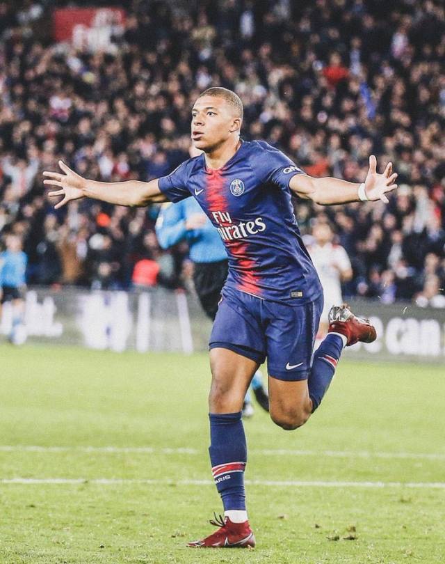 客场对贝蒂斯上半场就上演帽子戏法，费兰是西甲历史第一人（费兰客战贝蒂斯上半场戴帽，成西甲史上首人）